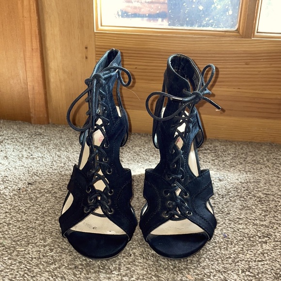 High heels - Picture 3 of 4